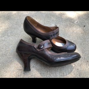 Brown leather Mary Jane heels
